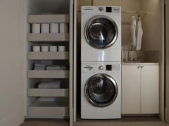 滚筒洗衣机洗衣服停了以后衣服热的烫人是怎么回事？