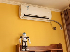 为什么空调刚开的时候有臭味