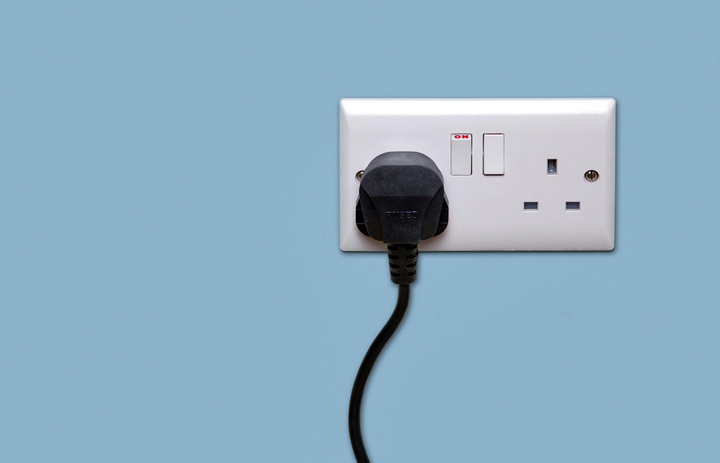 挂式空调插上电源响一声就没反应了