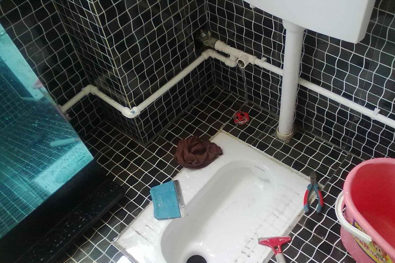 厨房的下水管道被油堵住了该咋办